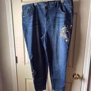 Venezia Skinny Blue Jeans with Elegant Floral Embroidery